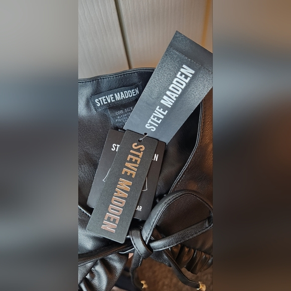 NWT Steve Madden Black Ruffled Faux Leather Detachable Collar - Picture 8 of 10